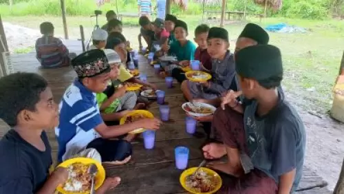 Makan Bergizi Santri
